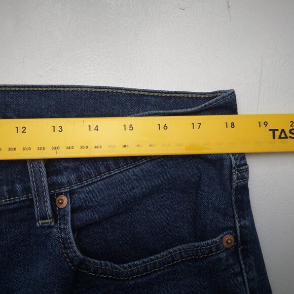 Signature Levi Strauss Relaxed Men's Size 36/30 Medium Wash Blue Jeans - Picture 11 of 13